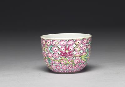 图片[3]-Zhong wine cup with flower on a polychrome ground in falangcai painted enamels, Qianlong reign (1736-1795), Qing dynasty-China Archive